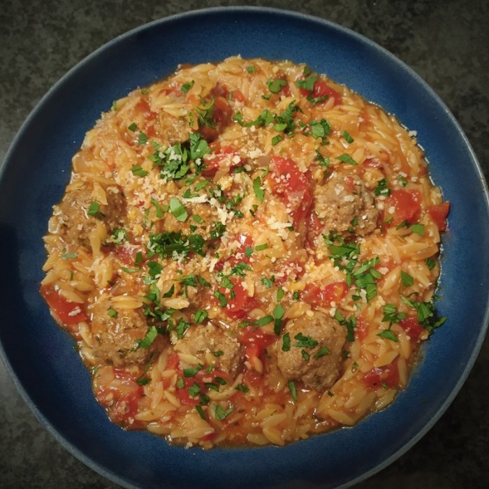 Creamy Baked Orzo with Meatballs terbaru