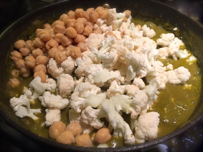 Butter Cauliflower and Chickpeas with Mint Cilantro Sauce terbaru